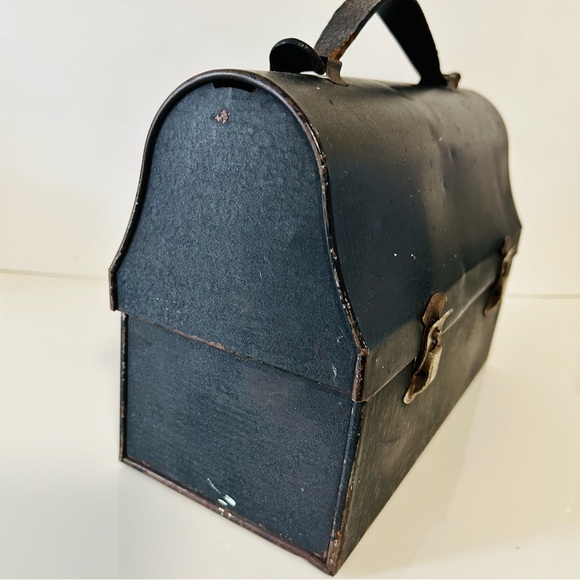 Vintage Industrial rusted lunch box, Miners Lunch Box, Industrial decor - Picture 9 of 12